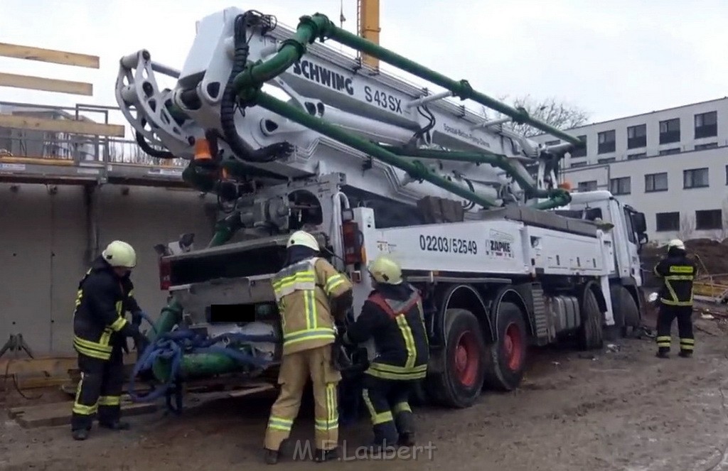 LKW in Rohbau Haus gefahren Huerth Argeles Sur Merstr TK P18.jpg